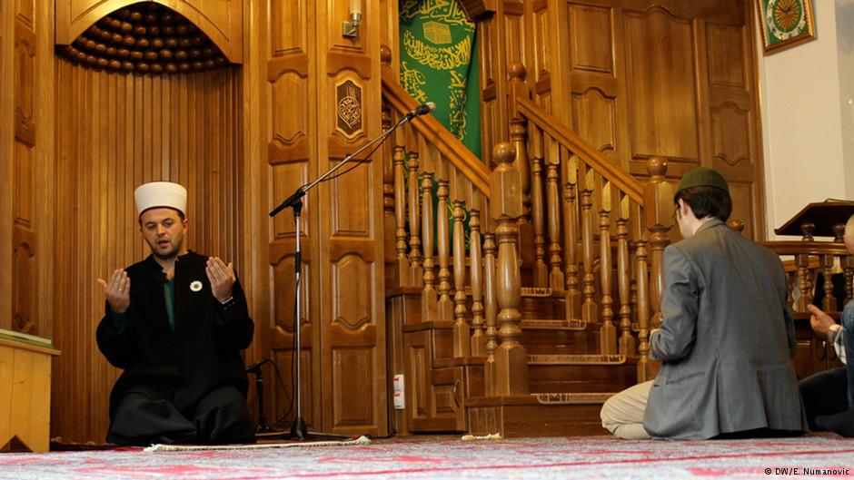 Austria Muslims Stand Up to Radicalization